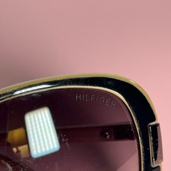 Tommy Hilfiger  Large Oval Sunglasses, Great Condition - Picture 3 of 4